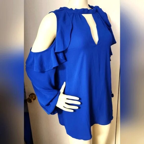 LOFT Cold Shoulder Top Size Medium - Picture 1 of 4